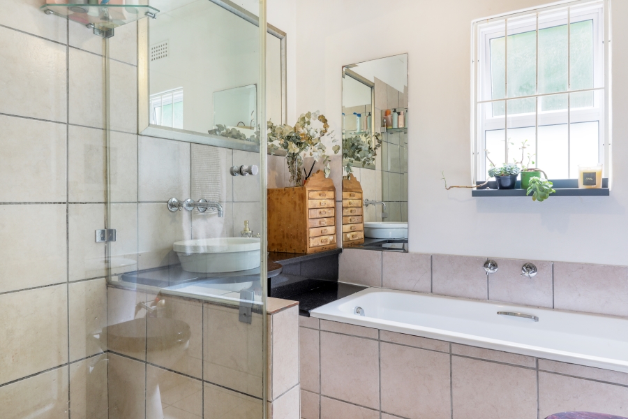 2 Bedroom Property for Sale in Vredehoek Western Cape